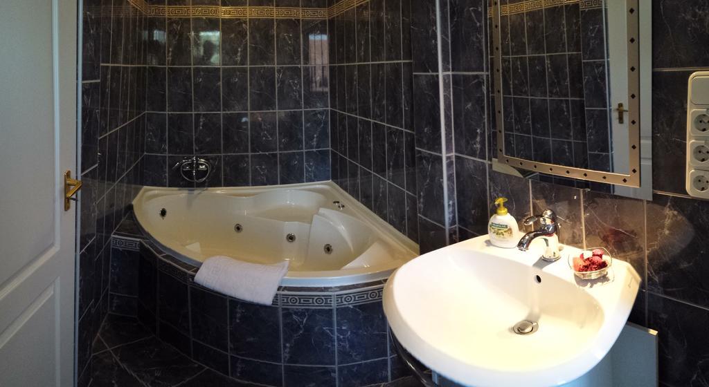 Szabo Vendeghaz Hotel Villany Ngoại thất bức ảnh